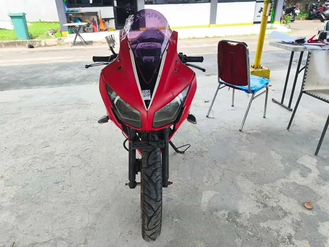 HONDA CBR 150 R REPSOL