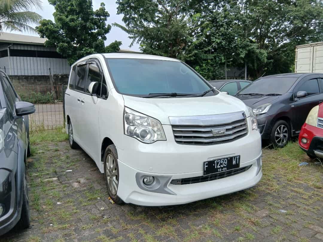 TOYOTA NAV 1 2.0 V