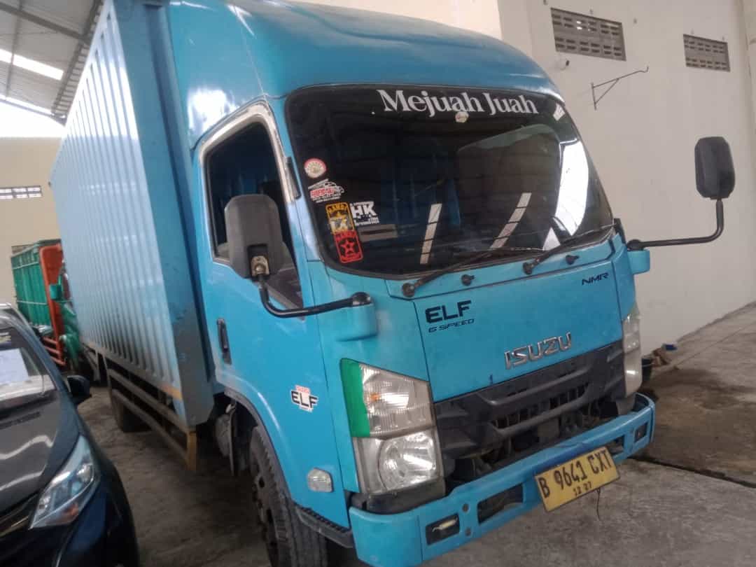 ISUZU NMR 81