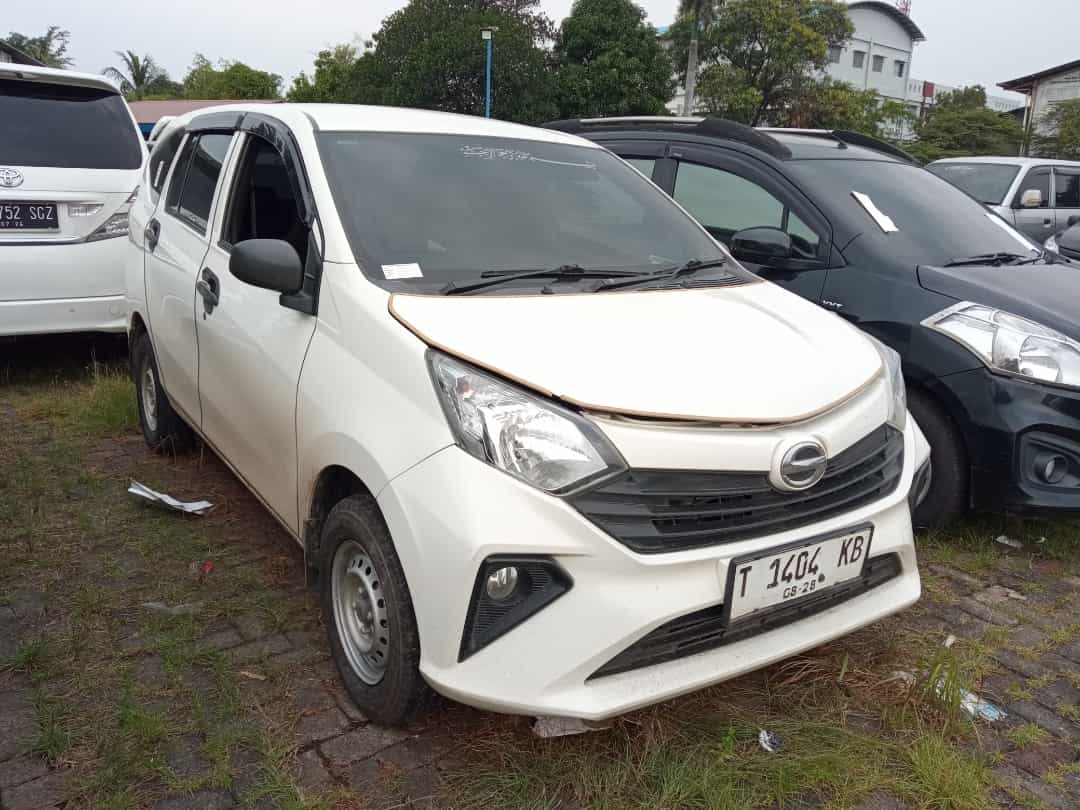 DAIHATSU SIGRA 1.0 D