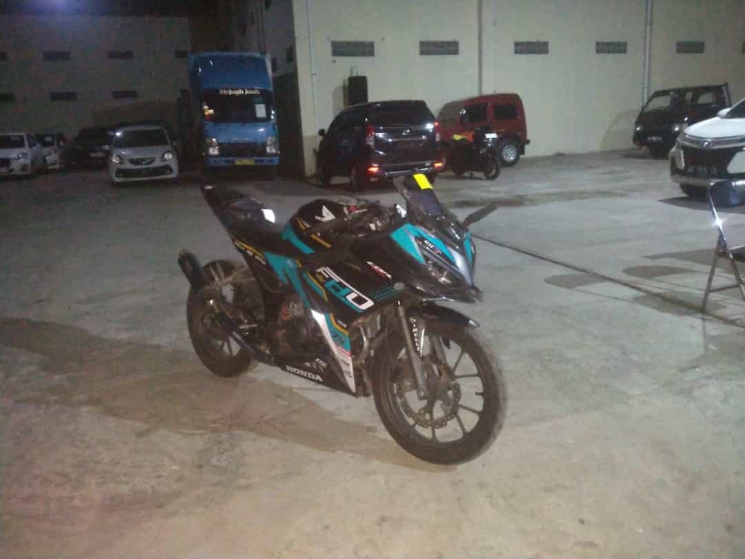 HONDA CBR 150 R