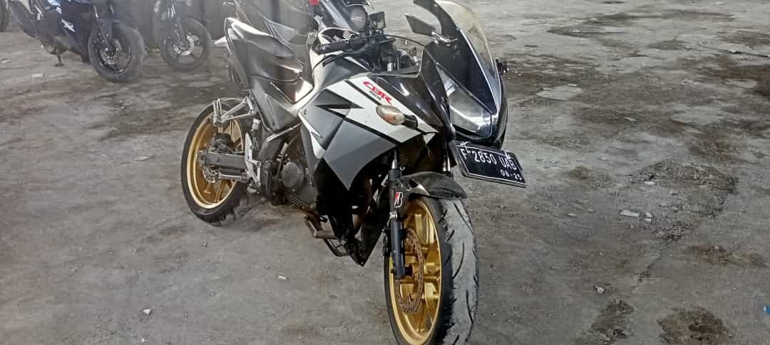 HONDA CBR 150 R