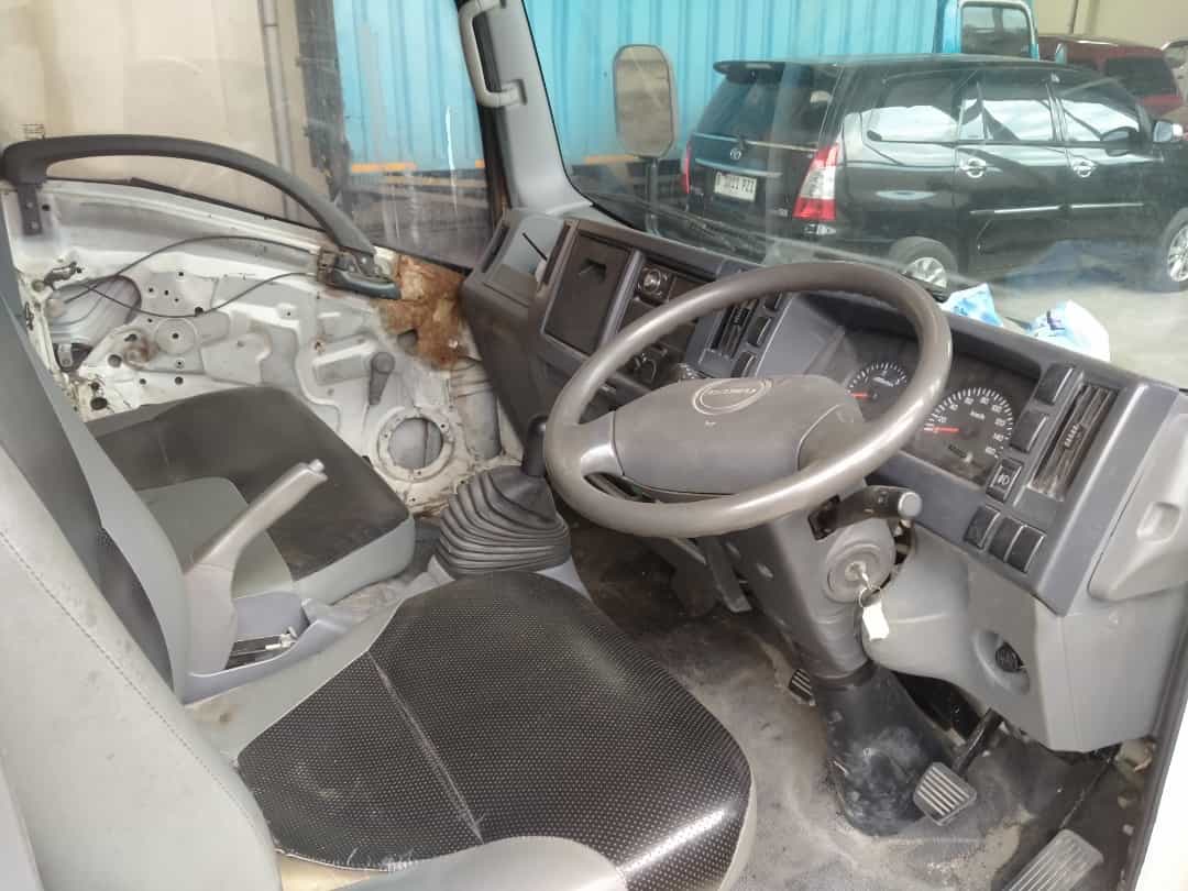 ISUZU NMR 81