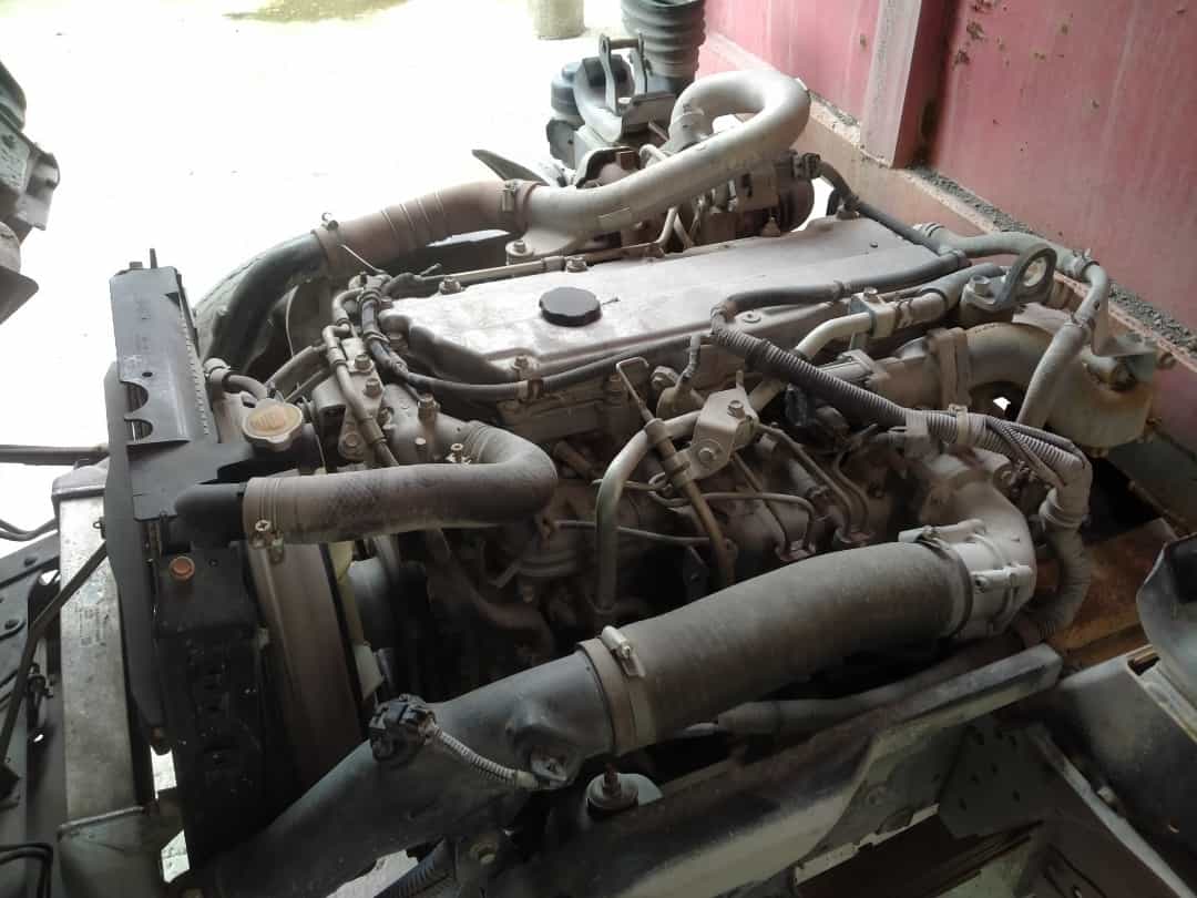 ISUZU NMR 81