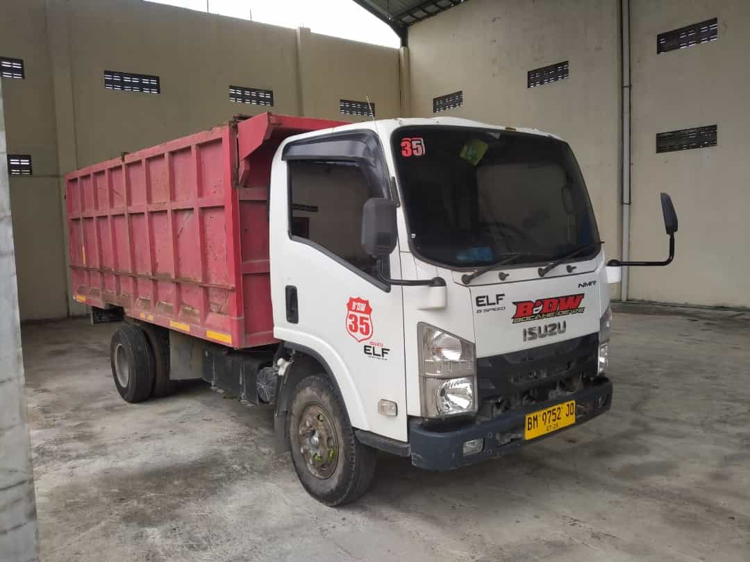 ISUZU NMR 81