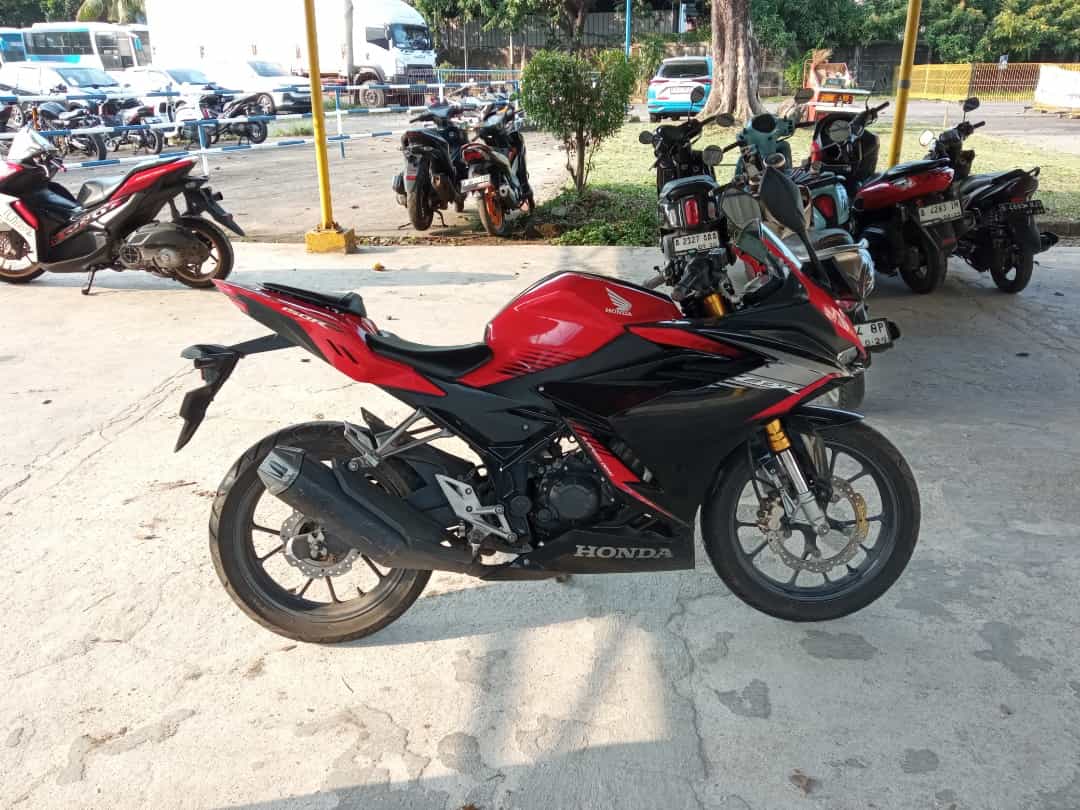 HONDA CBR 150 R