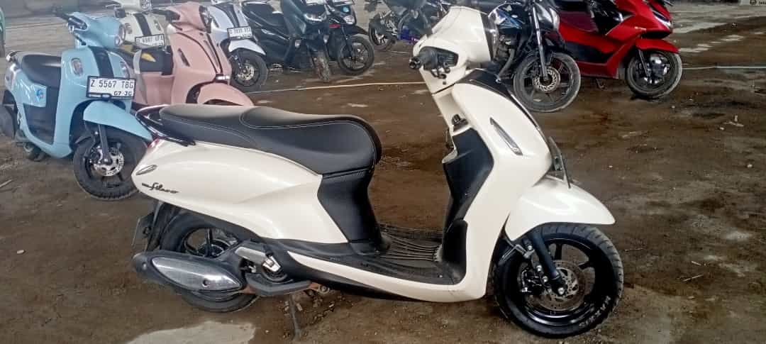 YAMAHA GRAND FILANO NEO