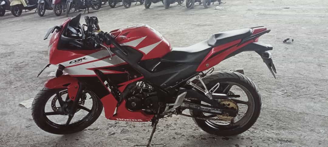 HONDA CB 150 R