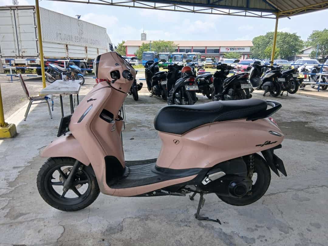 YAMAHA GRAND FILANO NEO