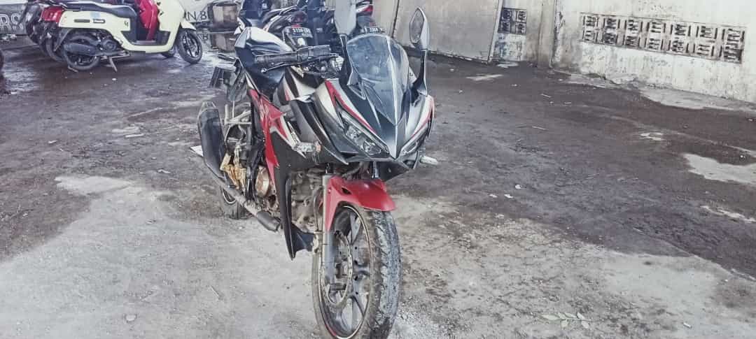 HONDA CBR 150 R