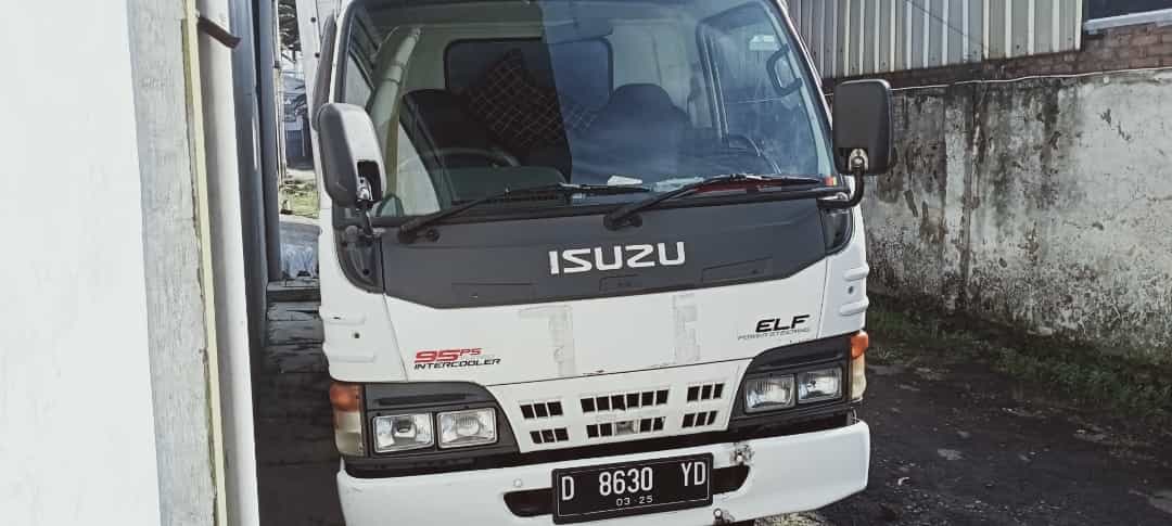 ISUZU NHR 55